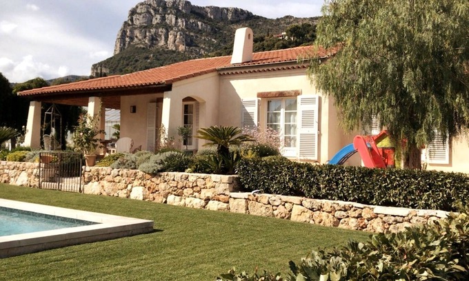 Saint-Jeannet House | Cozy Mediterranean House with Ocean View in Southern France
