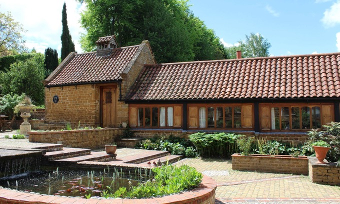 Sibford Gower Cottage | Exquisite Mediterranean Retreat in the Oxfordshire Cotswolds