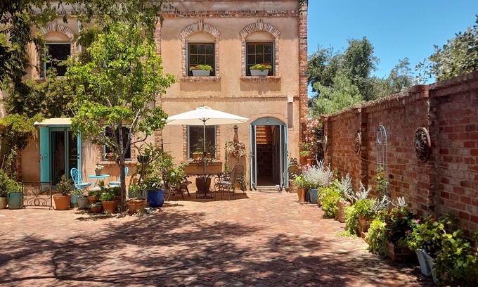 Fremantle Villa | Cozy Mediterranean Villa Steps from Fremantle Marine Precinct