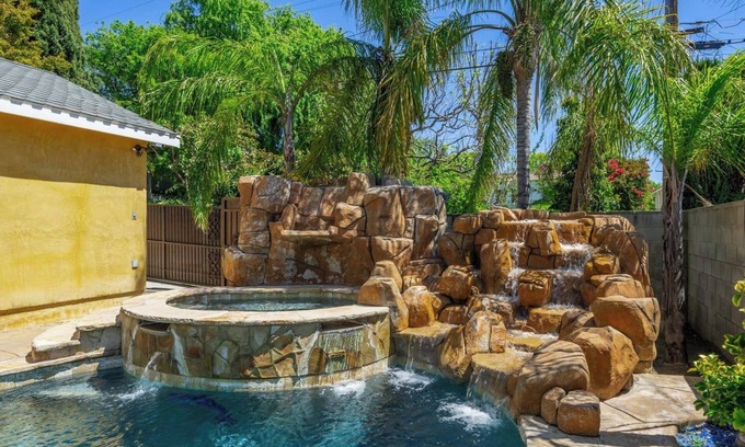 Burbank House | Relaxing Mediterranean Villa with Pool and Sauna Access