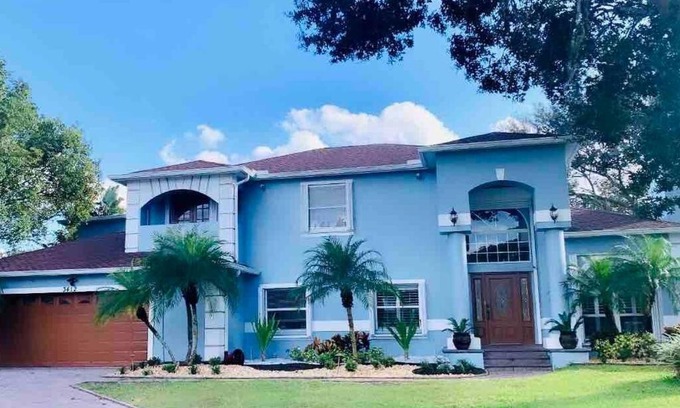 Lake Magdalene House | Mediterranean Villa with Heated Pool and Gym Facilities