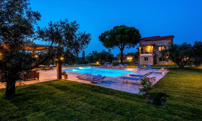 Vourvourou Apartment | Idyllic Mediterraneo Luxury Suites with Ocean View & Pool