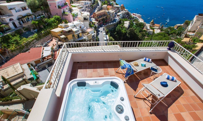 Liparlati Apartment | Medusa Suite with Jacuzzi: Relaxing Spa Escape Awaits