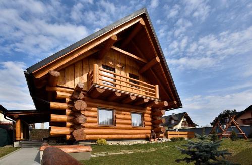 Velka Lomnica House | Top-Rated Medvedi Dvor: Family-Friendly with Hot Tub Access