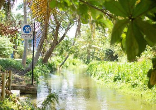 Minneriya Hotel | Guest Rated 10/10: Meegas Sewana Resort with Breakfast