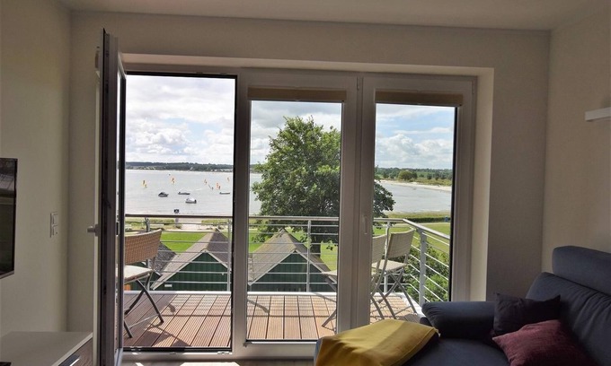 Hohwacht Apartment | Oceanfront Meeresblick "Strandperle" with Pet-Friendly Amenities