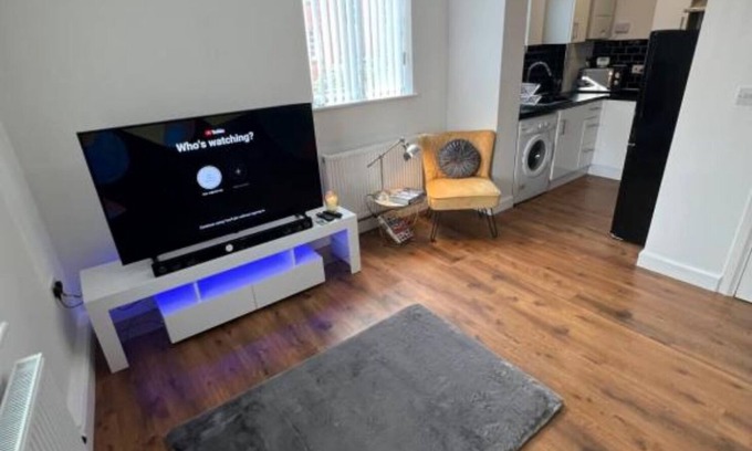 Sheffield Apartment | Elegant Meersbrook 2-Floor Apartment with Kitchen & Breakfast