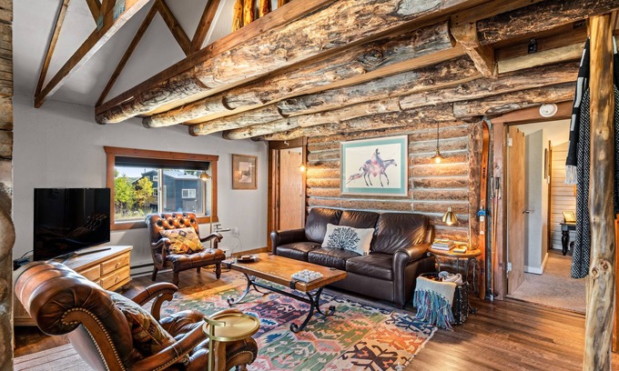 Fairplay House | Experience the Rockies: Adorable Cabin with Pets and Breakfast