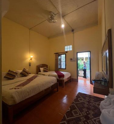 Nong Khiaw House | Cozy Meexai Guesthouse: Family-Friendly Stay Awaits You