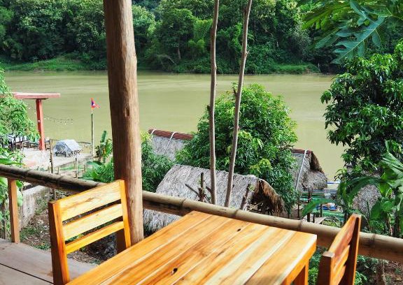 Nong Khiaw House | Scenic Meexok River View - Family-Friendly Escape
