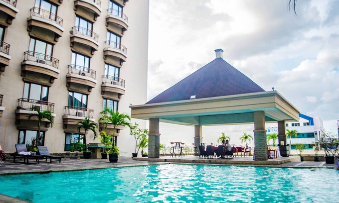 Kemanggisan Hotel | Relax at Mega Anggrek Hotel & Convention with Pool Access