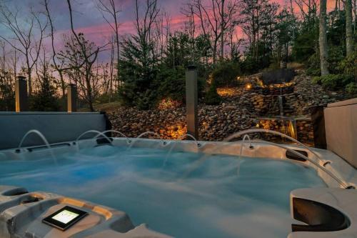 Rocky Grove House | Inviting Retreat with Mega Spa, Fire Pit & Arcade Fun