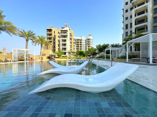 Umm Suqeim 3 Apartment | MegaLuxury Flat Resort, Amazing Pool, Burj direct View