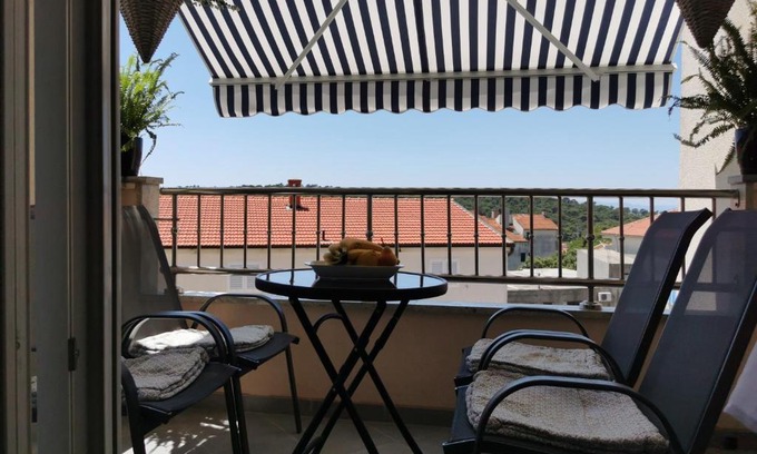 Istok Apartment | Top-Rated Megi Hotel: Family-Friendly Comfort Awaits
