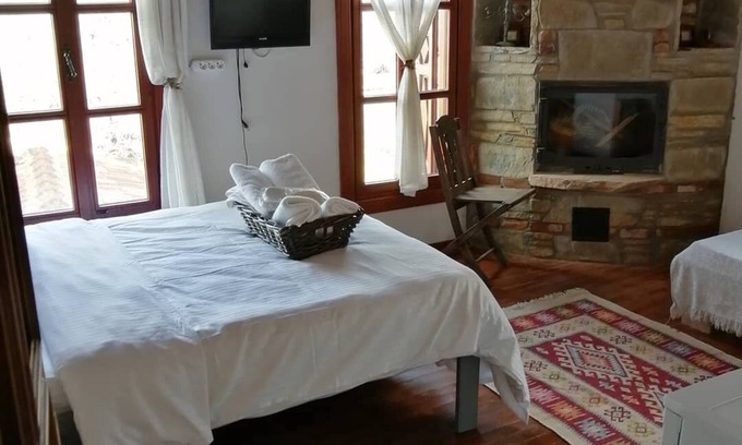 Sirince Hotel | Cozy Meglen Konak: Family-Friendly Stay with Breakfast