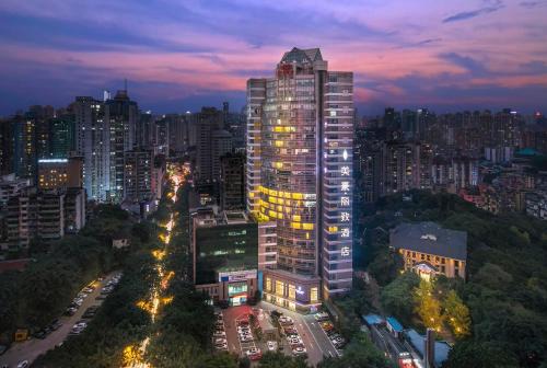 Yuzhong Hotel | Mehood Lestie International Hotel Chongqing Yuzhong Lianglukou Metro Station Branch - Free breakfast & Free afternoon tea & Free midnight snack