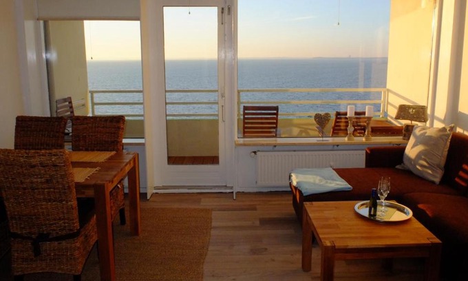 Sierksdorf Apartment | Oceanfront Getaway: Mehr Meer geht nicht, Rated 9/10