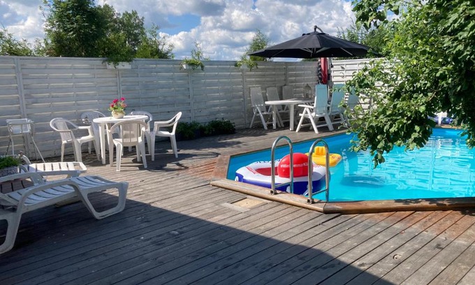 Uppsala Bed & Breakfast | Mehri: Ocean View Retreat with Spa & Pool Amenities