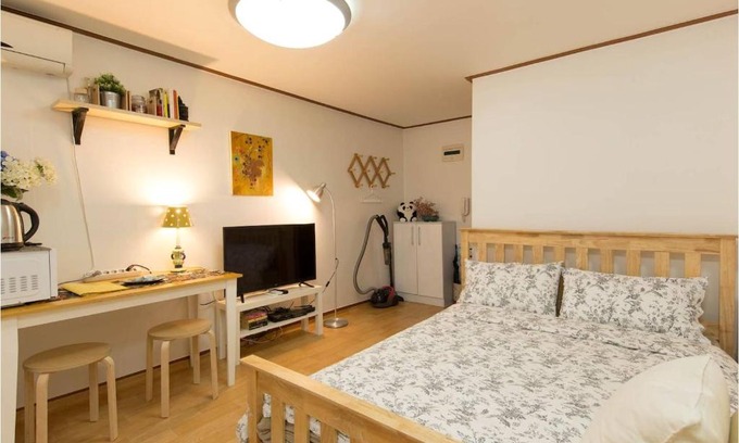 Cheongpa-dong Apartment | Budget-Friendly Meili Hotel with Delicious Breakfast Options