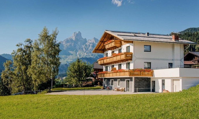 Filzmoos Apartment | Exceptional Mein Alpenstern: Pet & Child Friendly Retreat
