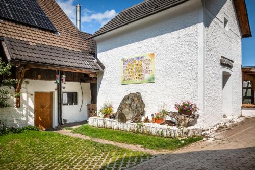 Sankt Margarethen im Lungau Apartment | Meissnitzerhof: Pet-Friendly Retreat with Ocean Views