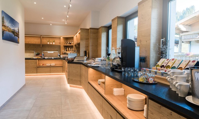 Filzmoos Hotel | MeiZeit Lodge: 4-Star Retreat with Spa & Family Amenities