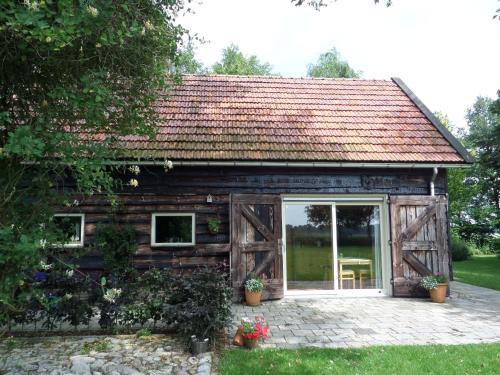 Geesbrug Bed & Breakfast | Discover Mekelermeer: Oceanfront Oasis for Families & Pets