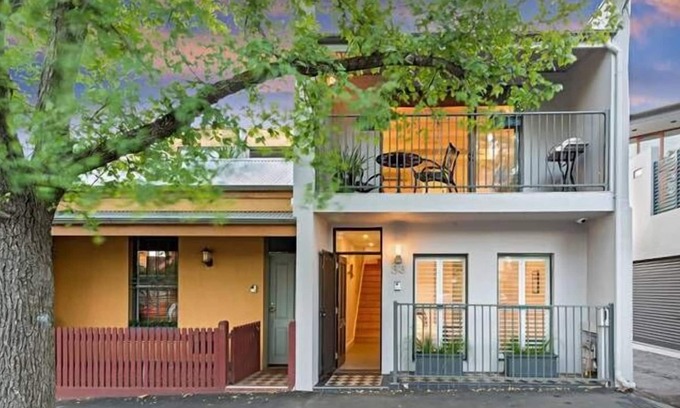 Carlton House | Exceptional Meko Carlton House in Melbourne's Inner City