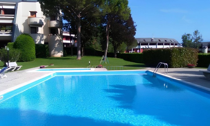 San Martino della Battaglia Resort | Mela Apartment - Pool and lake view in Desenzano