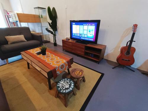 Malacca City House | Welcoming Melaka Riviera Studio 15: Family & Pet Friendly