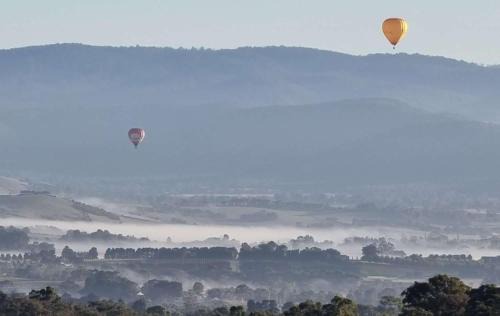 Lilydale Bed & Breakfast | Family-Friendly Retreat at Melazzano with Top Guest Ratings