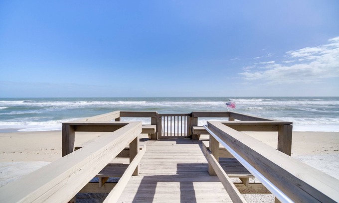 Melbourne Beach Condo | Oceanfront Condo in Melbourne Beach with Pool & Spa Access