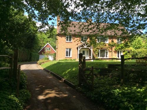 Barns Green Apartment | Discover Melbury: Guest Rated 9.2 with Delicious Breakfast