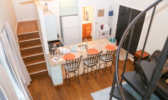 Noblesville House | Melby Manor Loft-Private Lakeside Apartment