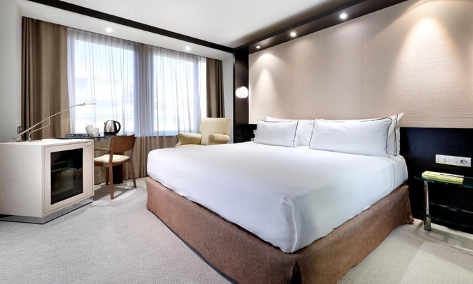 Les Corts Hotel | Experience Luxury at Melia Barcelona Sarriá - 5 Star Stay