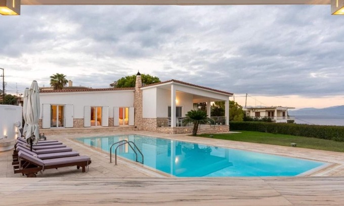Kato Diminio Villa | Oceanfront Melia's Villa: 4-Bedroom Retreat for 8