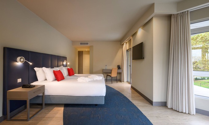 Setubal Hotel | Discover Melia Setubal: Relax by the Pool & Spa