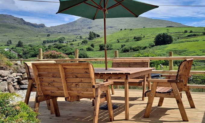 Garndolbenmaen Cottage | Seaside Comforts Await at Melin Bach Hotel