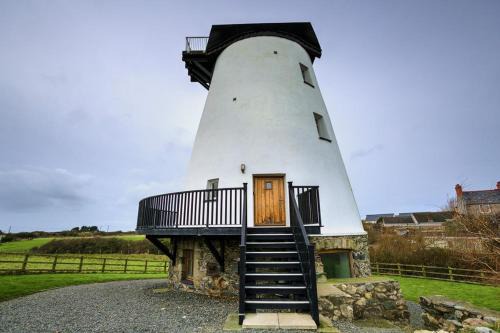 Bodorgan House | Discover Melin Y Bont: Pet-Friendly Haven with Top Ratings