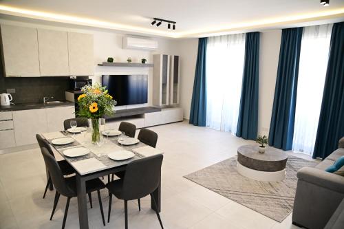 Ta' Pennellu Apartment | Oceanfront Family Comfort at Mellieha Centre Melmar Apartment
