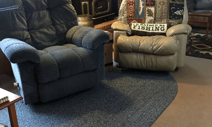 Grapeland Cabin | Experience Melody's Bed and Breakfast with Scenic Lake Views