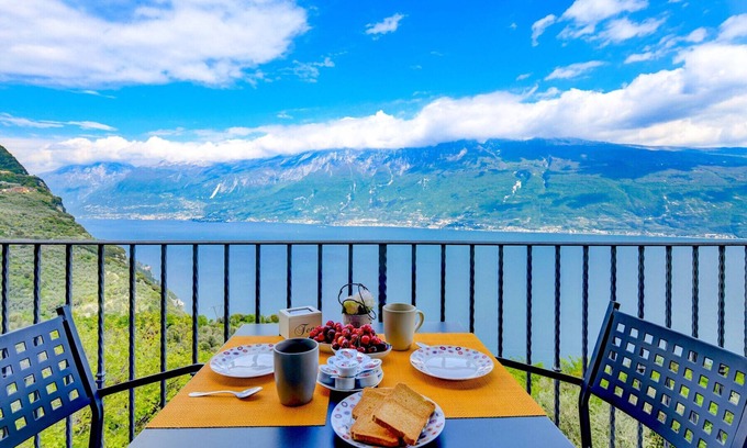 Tignale Apartment | Melograno: Breathtaking Lake View, Rated 10/10 by Guests