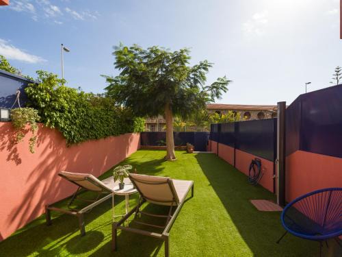 Costa Meloneras House | Oceanfront Meloneras Escape: 4-Star Stay with Pool & Views