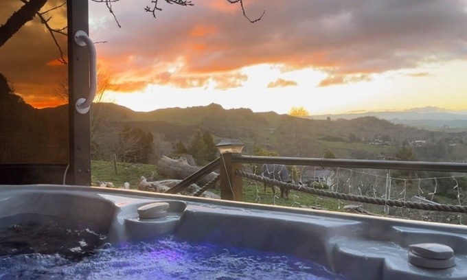 Te Kuiti Bed & Breakfast | Experience Mel’s Retreat: Pool, Breakfast & Family-Friendly