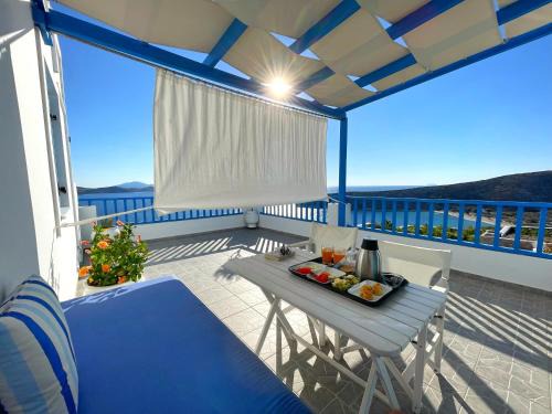 Ag. Georgios House | Oceanfront Meltemi Retreat with a 9.7/10 Guest Rating