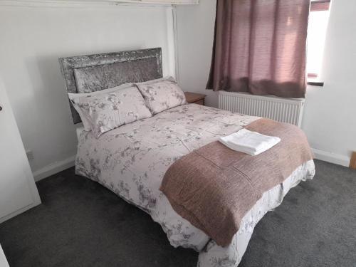 Manchester Villa | Family-Friendly Stay at Melverley House: Great Reviews Await