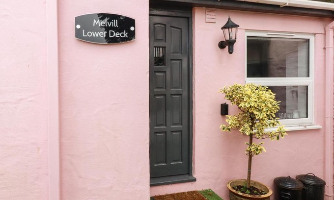 Maenporth Apartment | Discover Melvill Lower Deck: Pet-Friendly 4-Star Retreat