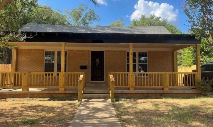 Jacksonville House | Melvin's Place: Newly Renovated 2-Bedroom Oasis Awaits
