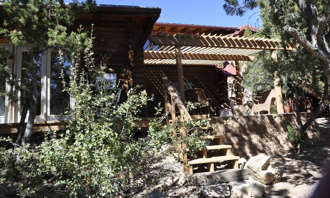 Pinion Ridge Estates Cabin | Top-Rated Mema's Cozy Cabin: Pet-Friendly Mountain Retreat