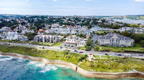 Maenporth Hotel | Oceanfront Membly Hall Hotel with Pool & Hot Tub Retreat